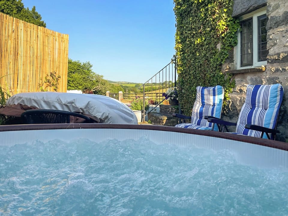 Hot tub | Ty Capel, Llanrwst