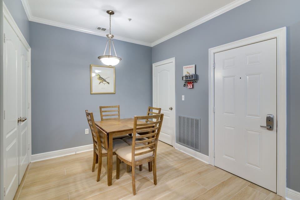 Dining Area | Dishware & Flatware Provided | Central A/C