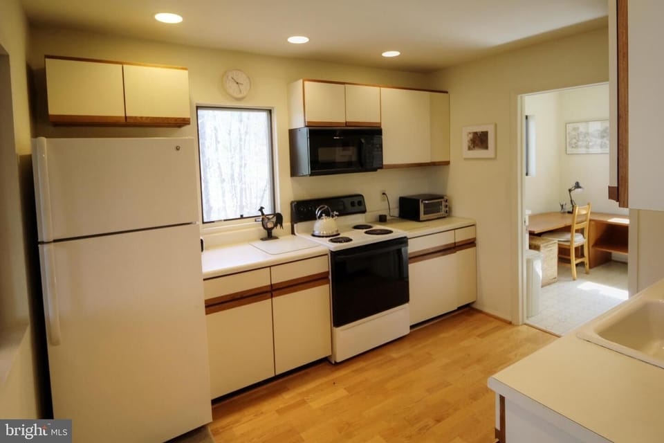 Fully functional kitchen