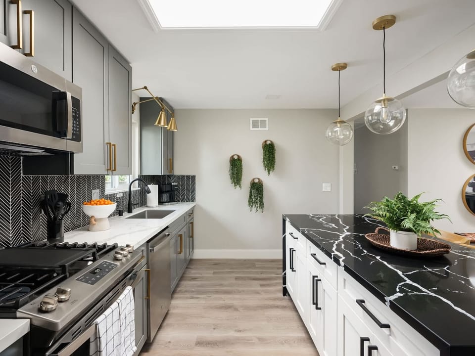Kitchen | Contrasting Style