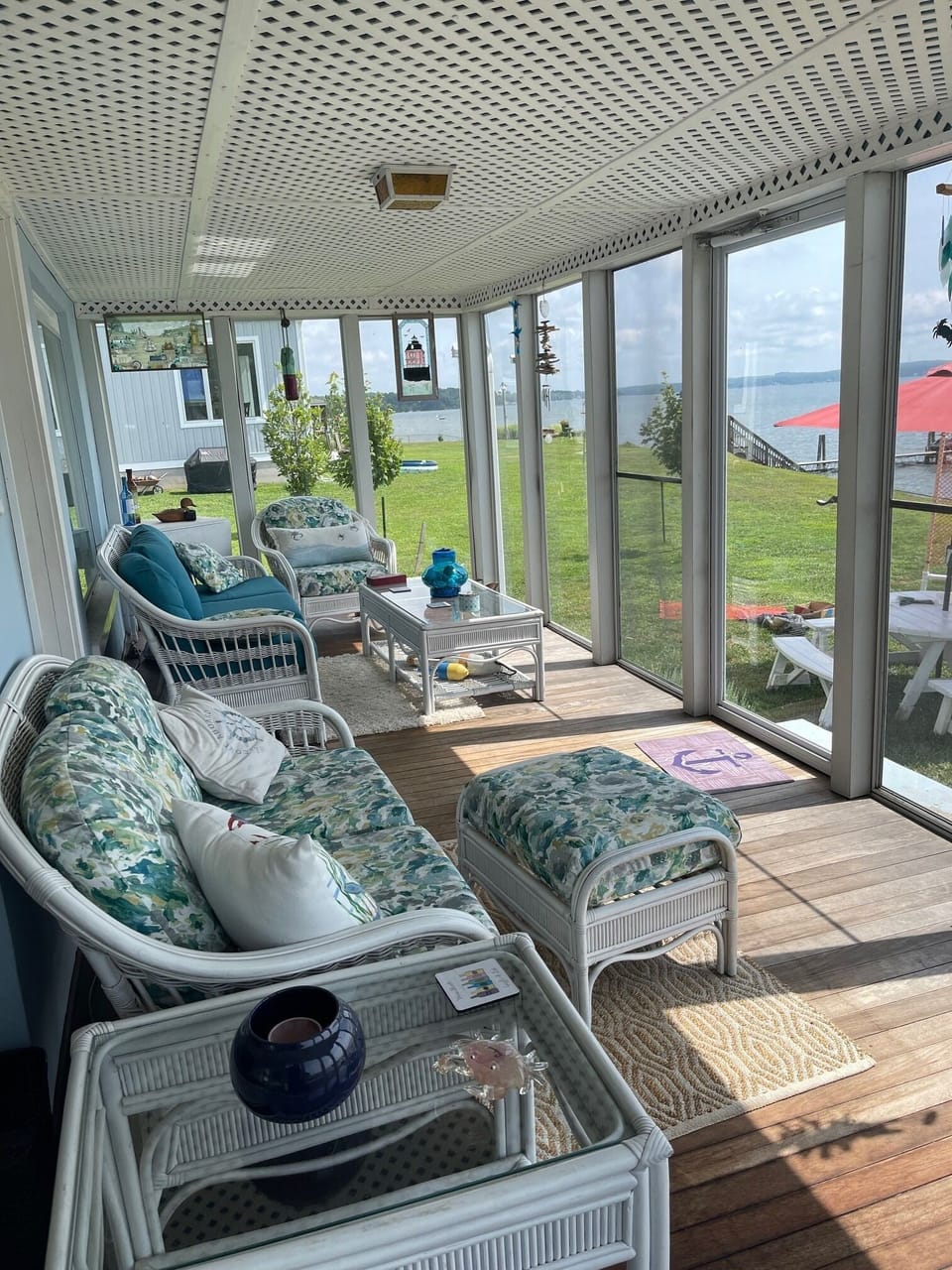 Enclosed Patio (screens in summer/full glass in winter)