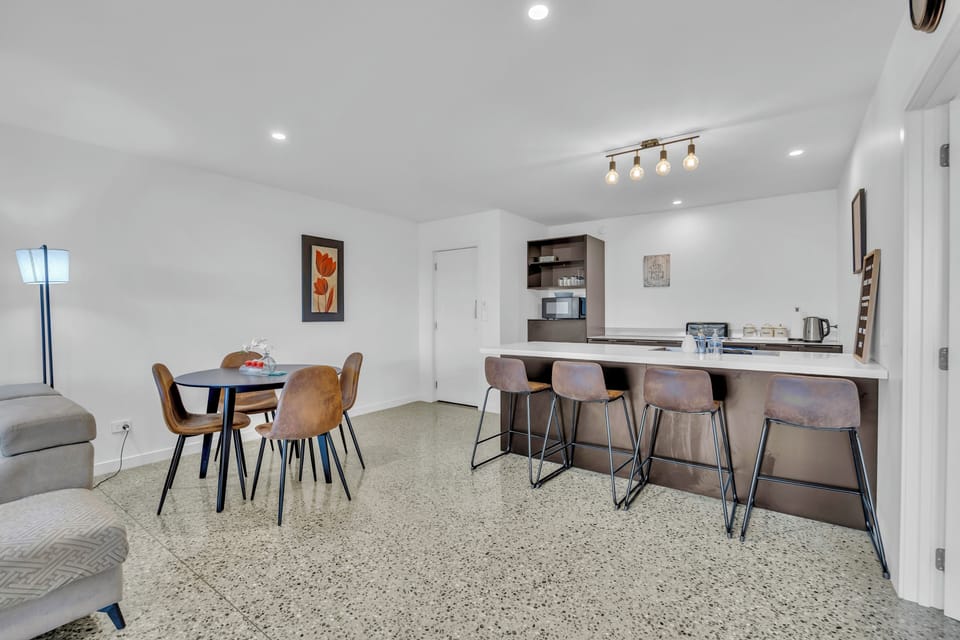 Kitchenette and dining area