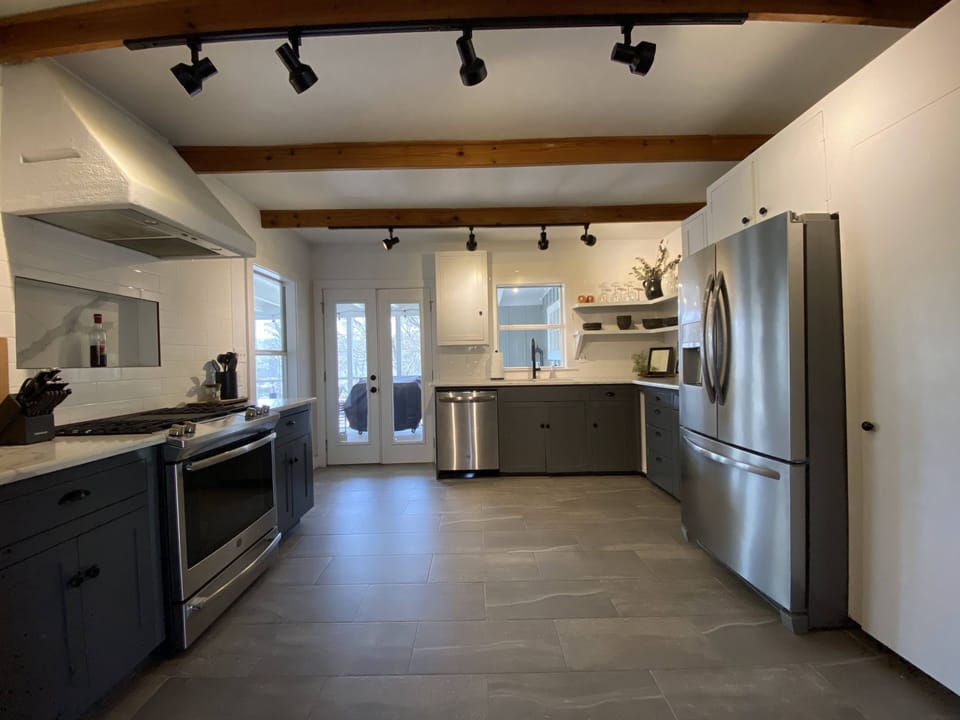 Full kitchen 