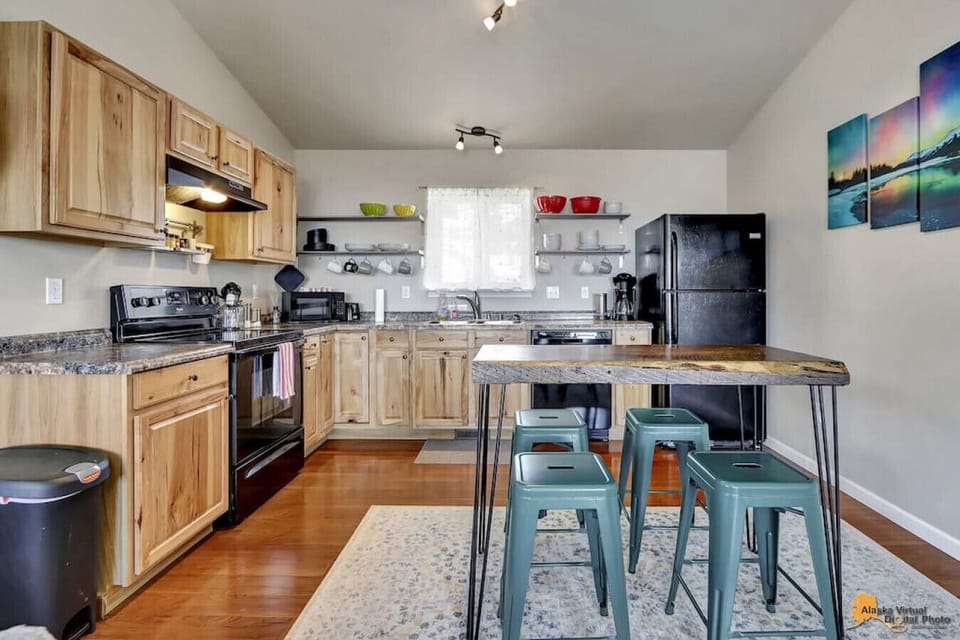 Kitchen/Dining Area