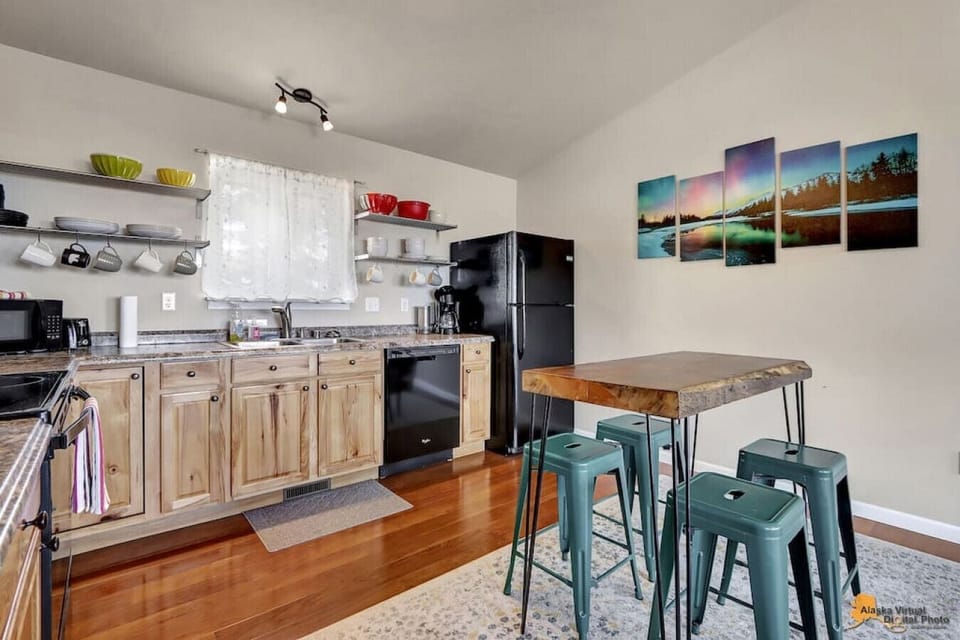 Kitchen/Dining Area