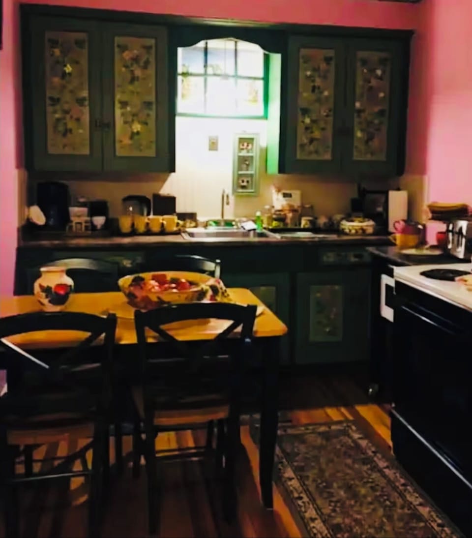Kitchen-lounge