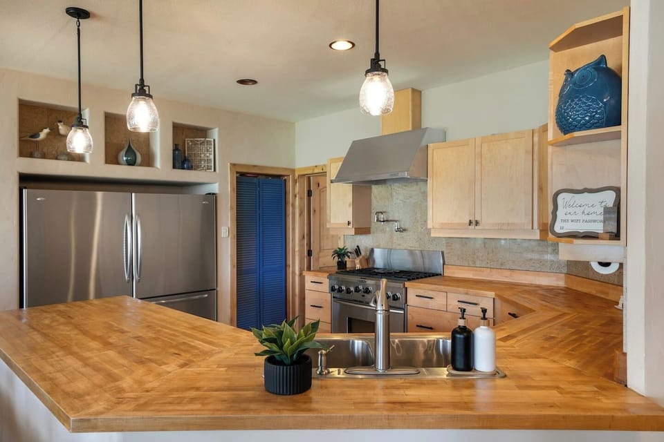 Large and Fully Stocked Kitchen