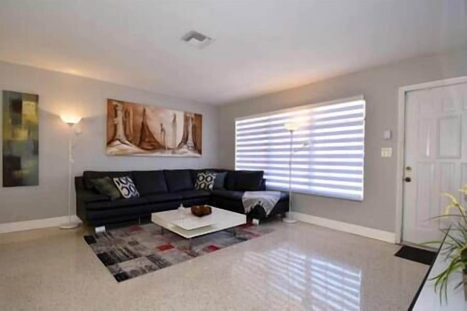 Living Room (2)