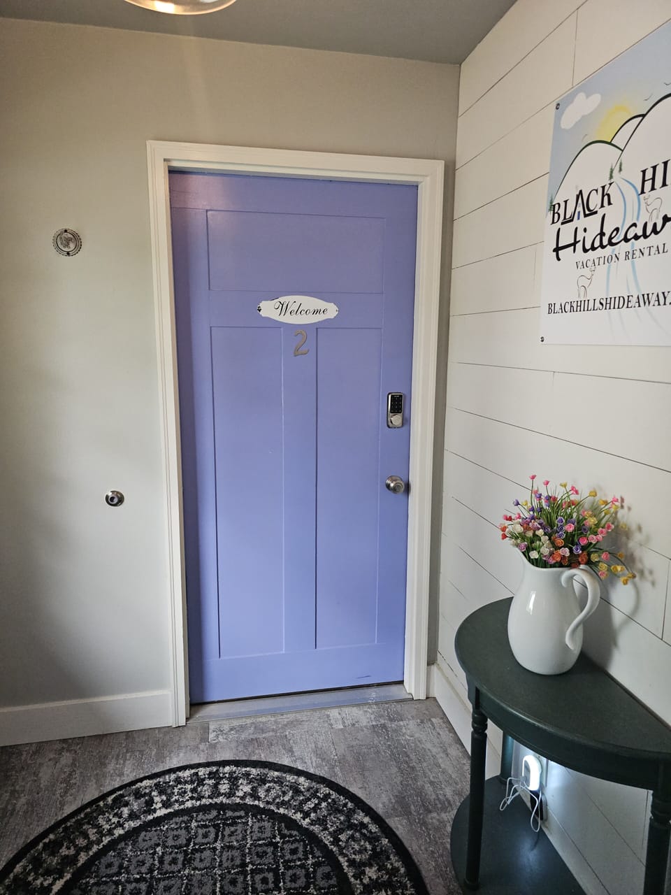 Foyer: The apartment entry 