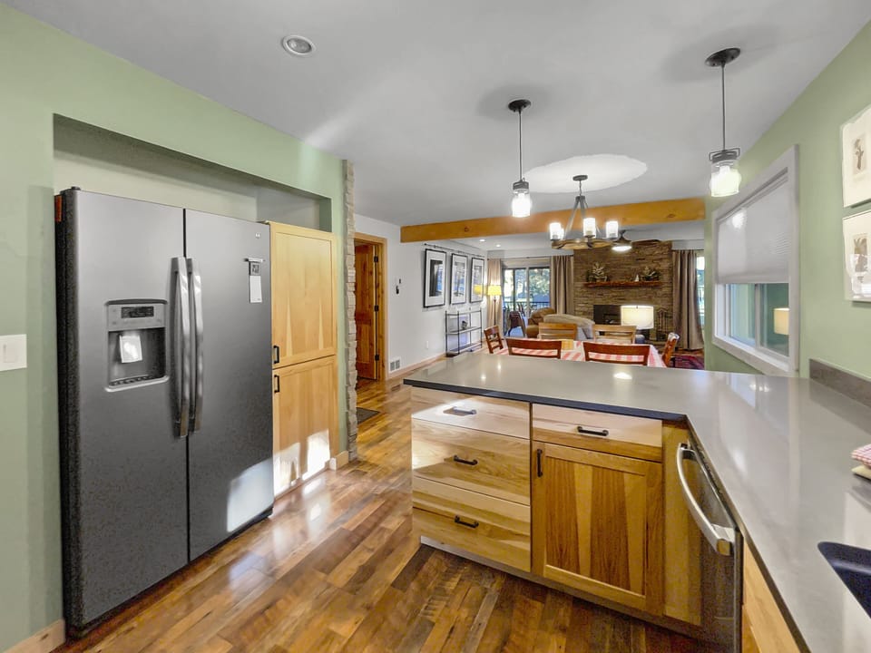 1606944579613fourth__matthew@familytimevacationrentals.com00056_br_7_br_8_br_9_br