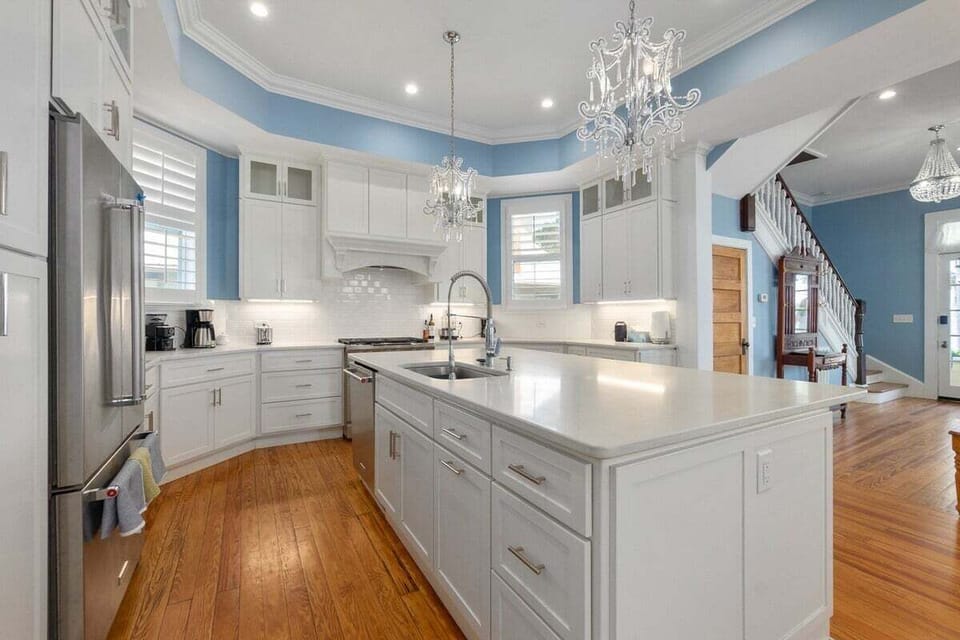 Pristine, bright kitchen!
