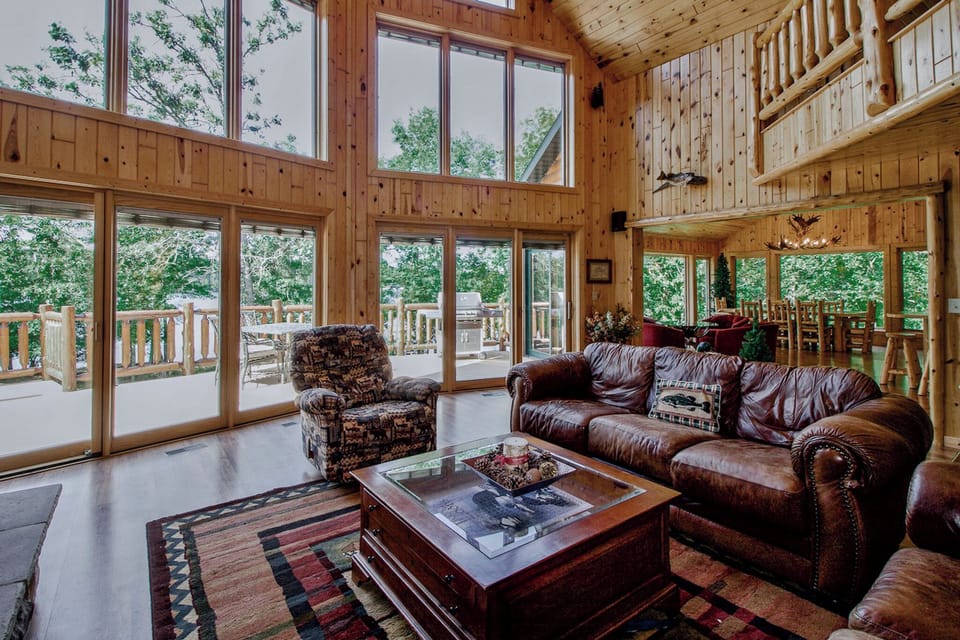 Family room overlooking the deck and lake