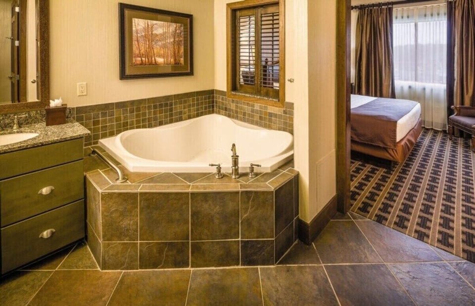 Jetted Tub - Please note your unit may differ slightly from the picture.