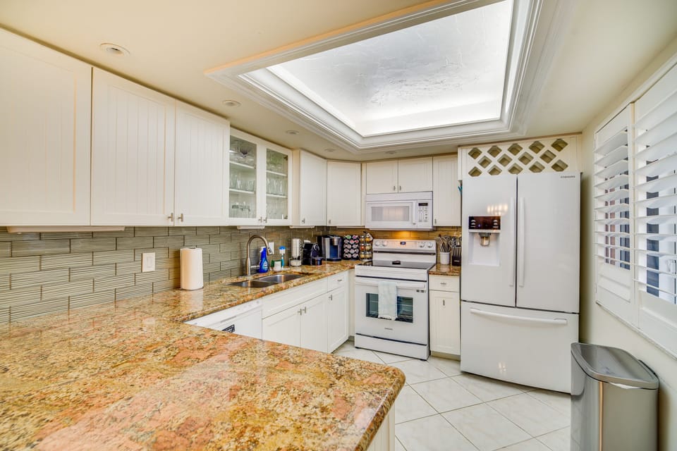 Kitchen | Equipped w/ Cooking Essentials