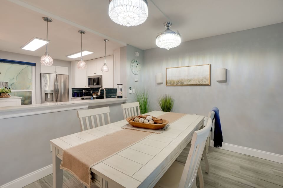 Dining Area | Dishware/Flatware Provided | Free WiFi