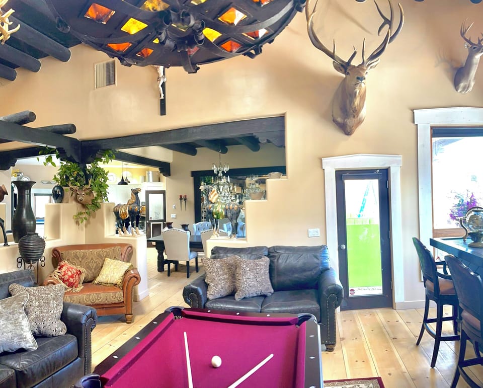 Living room with pool table and wet bar seats up to 15 people