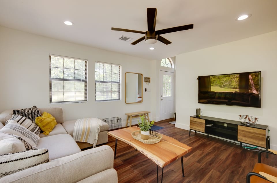 Somerville Vacation Rental | 3BR | 3BA | 1,288 Sq Ft | 7 Steps Required