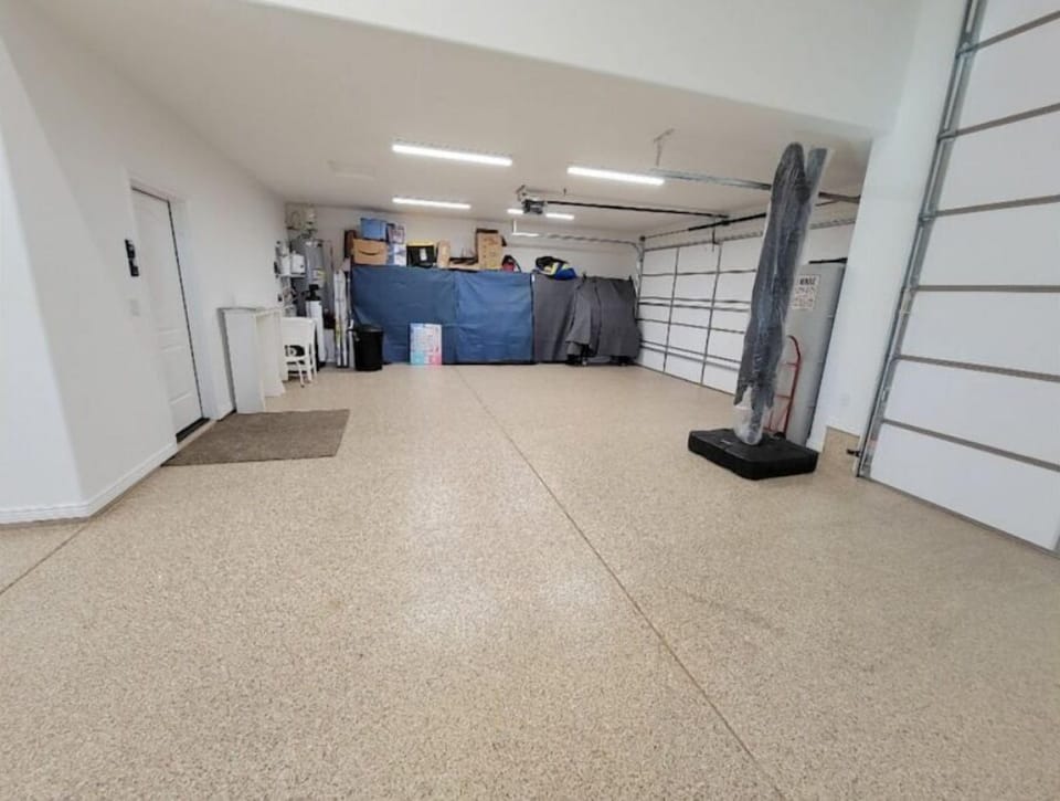 Garage available winter only