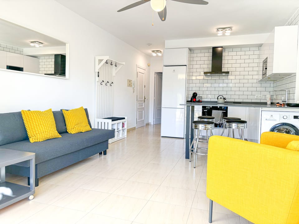 Newly refurbished kitchen & living room