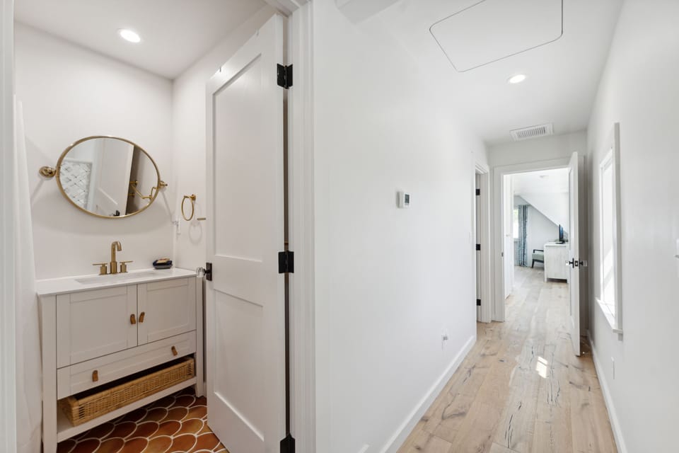 Hallway bathroom off of the loft area.