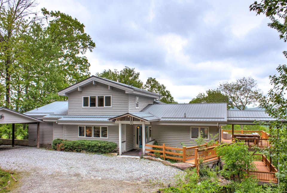 Fabulous Mountain Home!