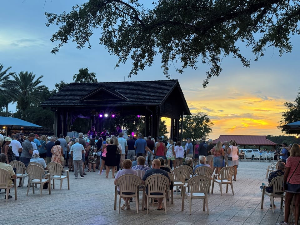 Lake Sumter Square - 3.4 Miles Away - Shopping, Dining and FREE Nightly Entertainment