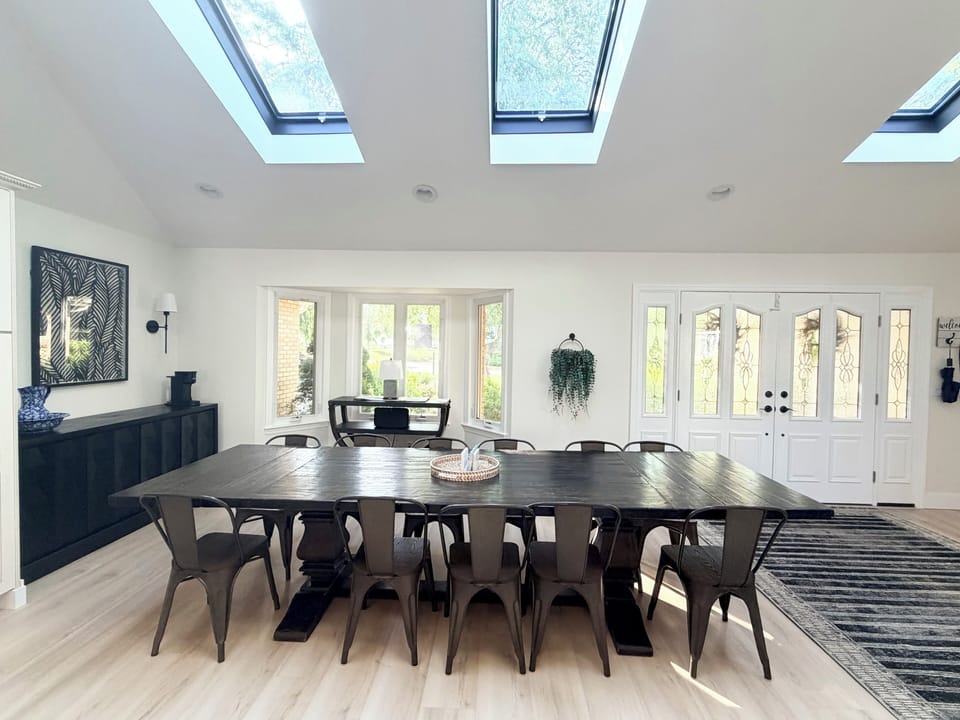 Kitchen table (12-person)