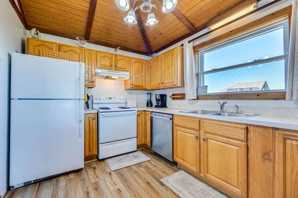 11-Surf-Or-SOund-Realty-1119-Beach Jam'n-Kitchen-2