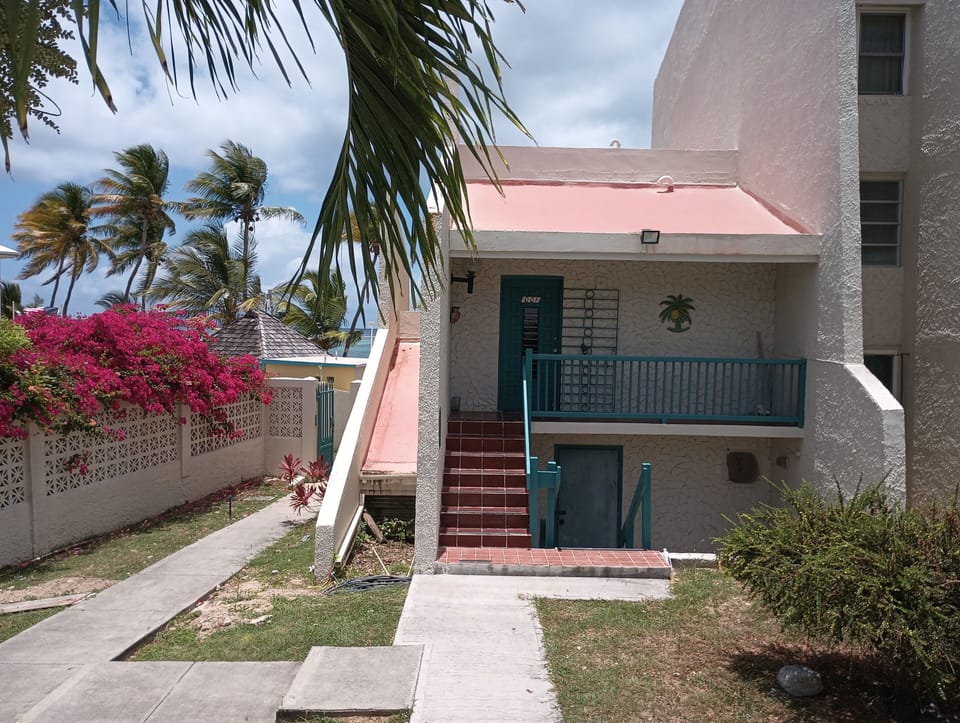 walkway to the beach ⛱️ (with outdoor shower)