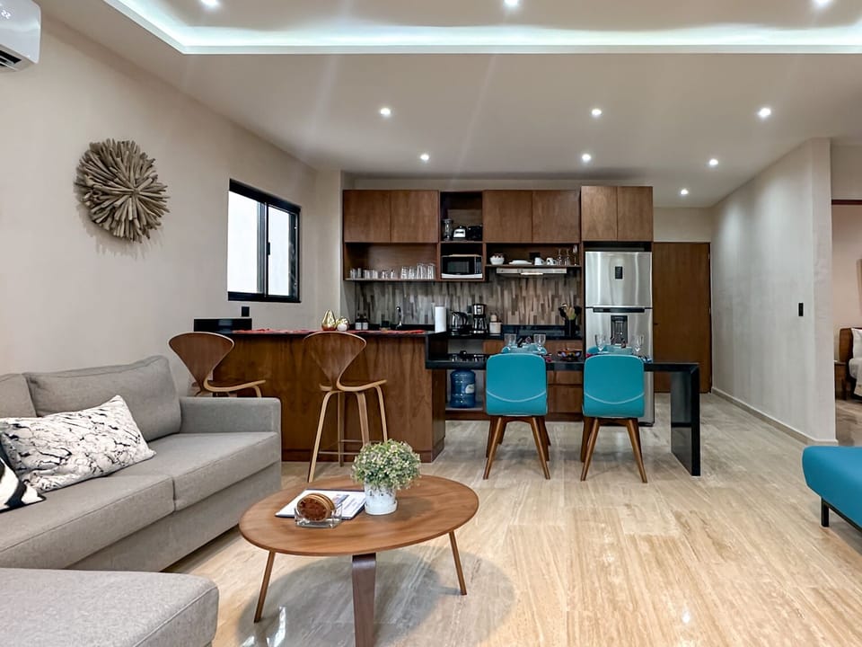 Living room and kitchen - Spacious great room concept