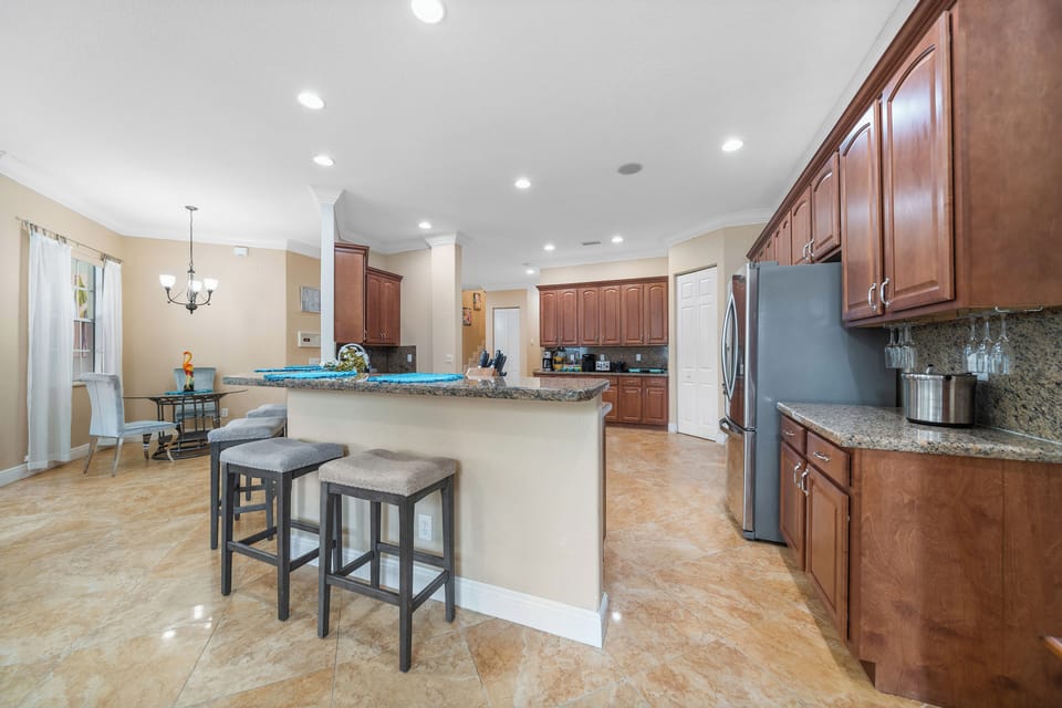 A breakfast nook or eat at the bar.