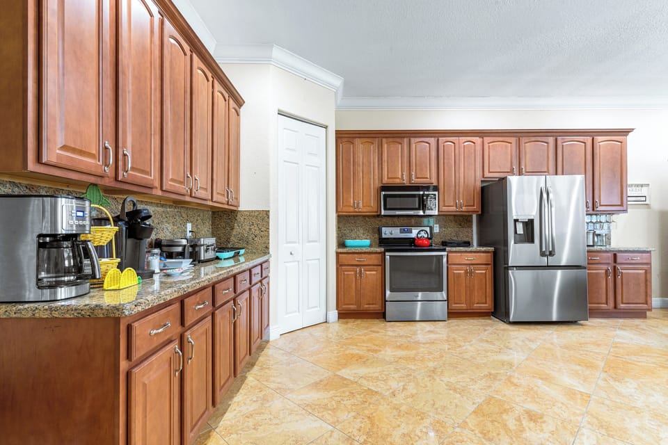Large spacious kitchen for all your cooking.