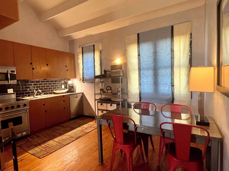KITCHEN NEXT TO DINING AREA