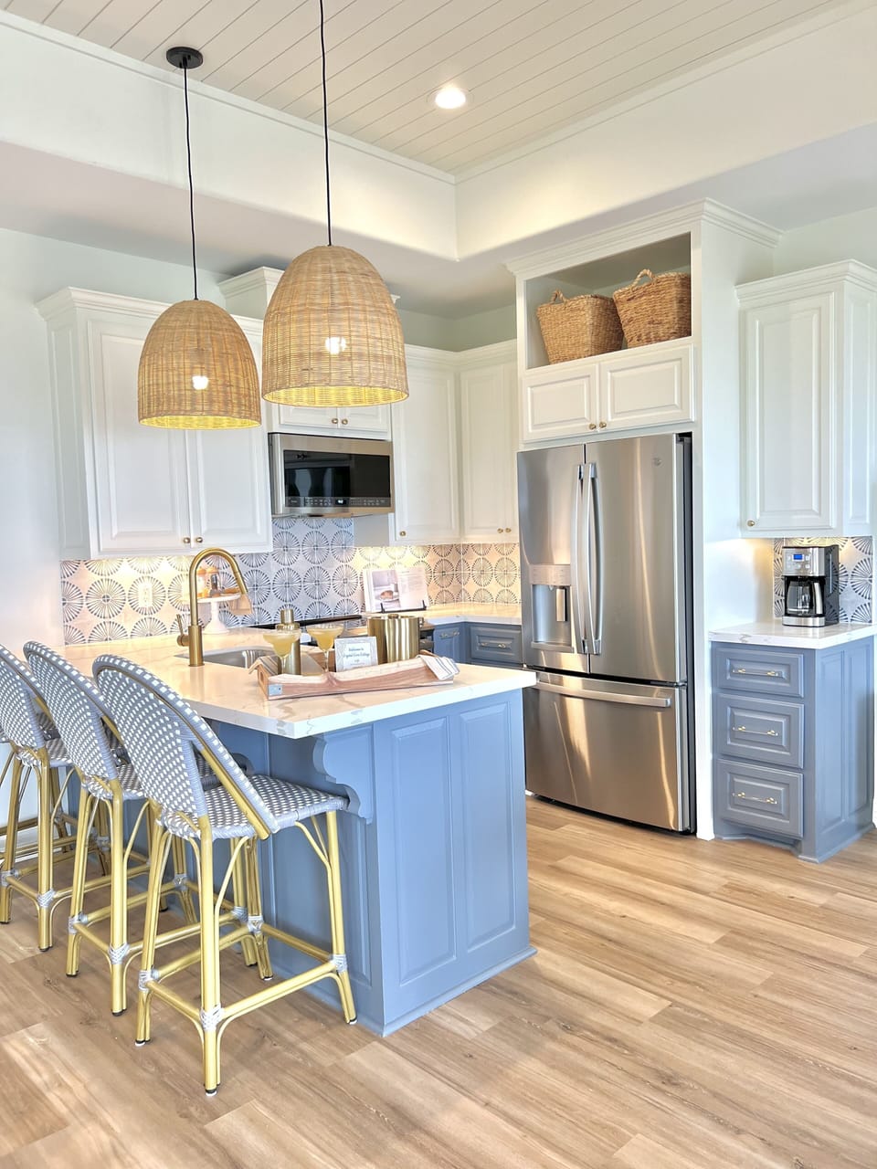 Bright and Clean Kitchen