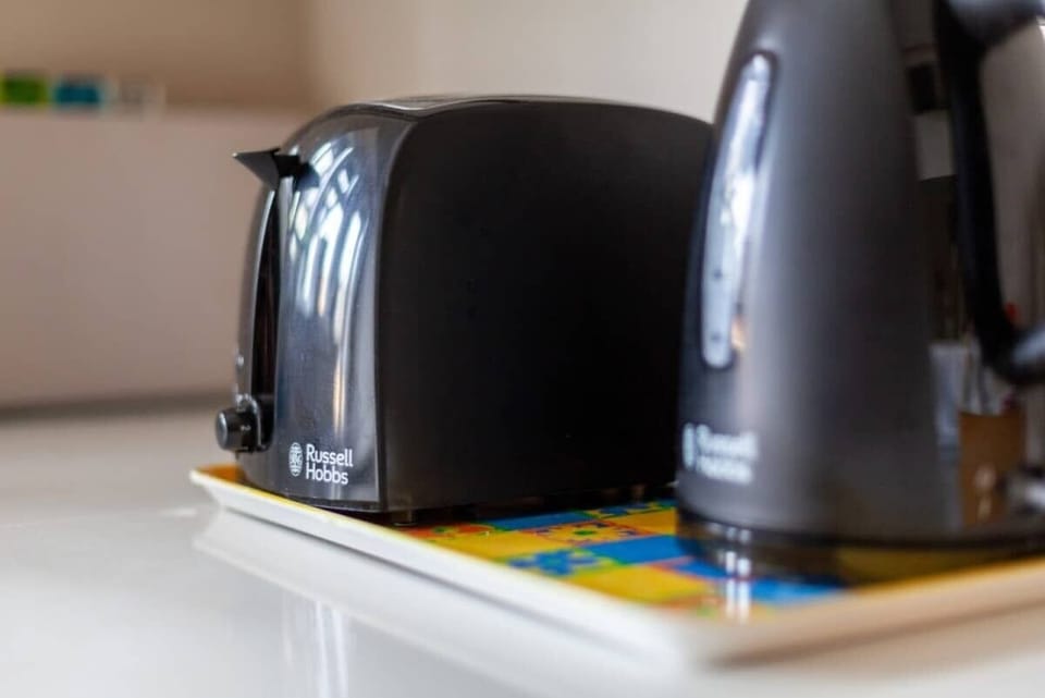 Toaster and kettle