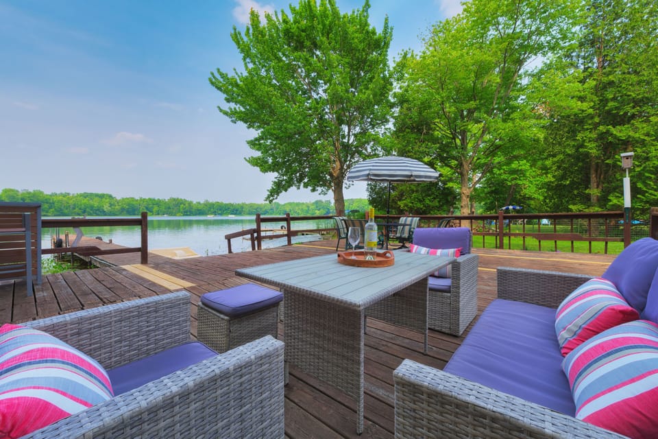 Peaceful, private lake for relaxing or lake fun! 
