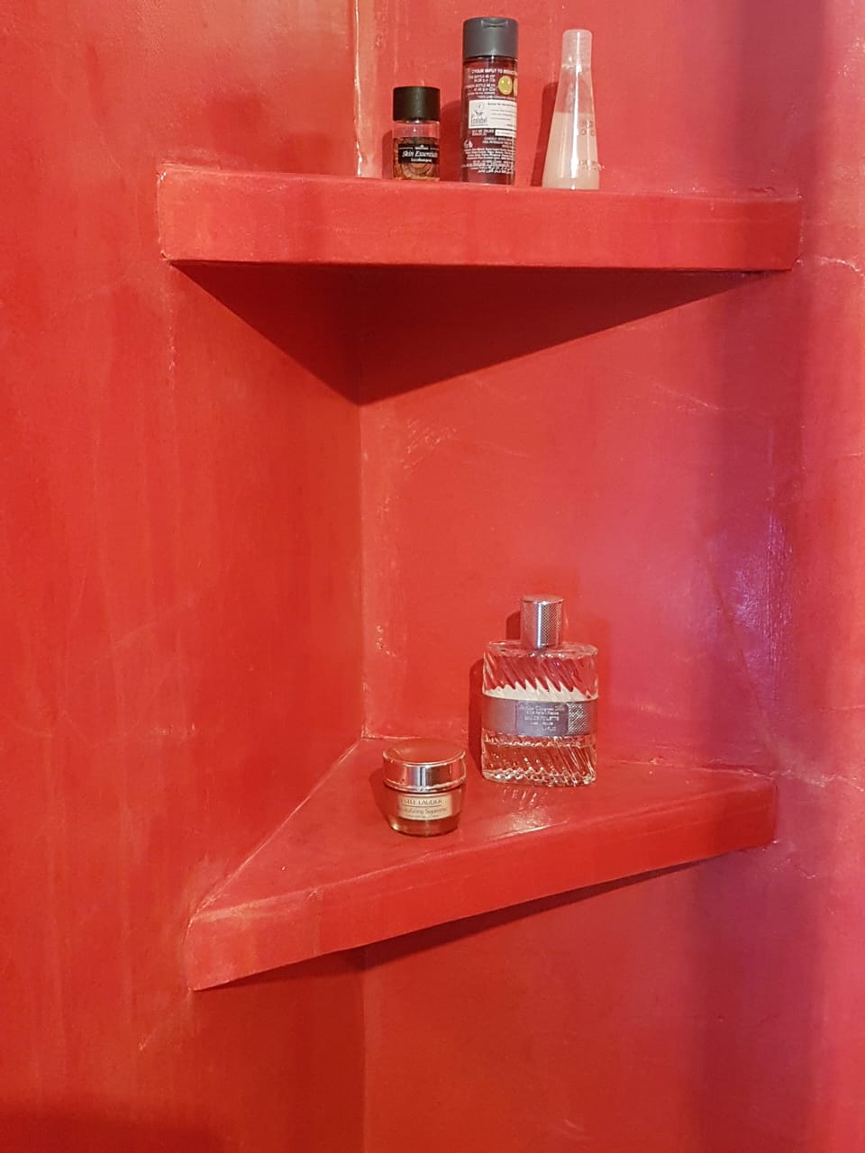 Bathroom amenities