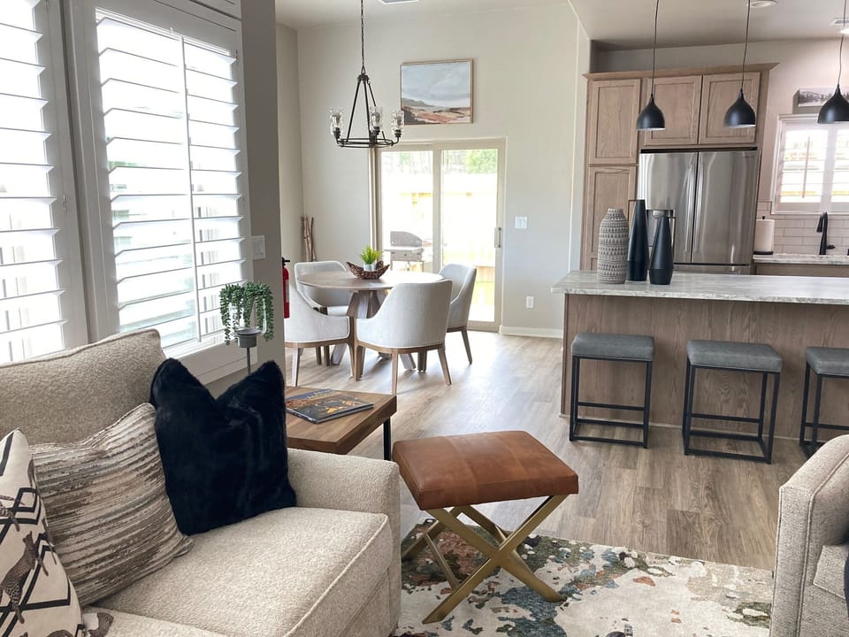 Back on main living room/kitchen area