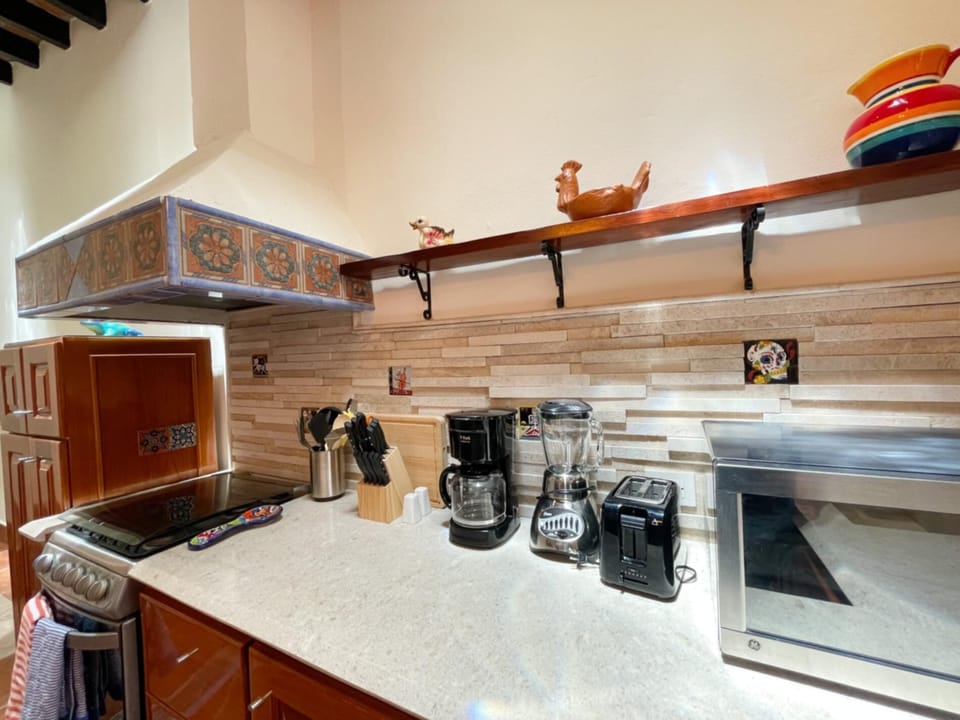  Centro Home with Courtyard & BBQ (252)