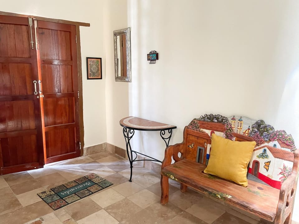  Centro Home with Courtyard & BBQ (239)
