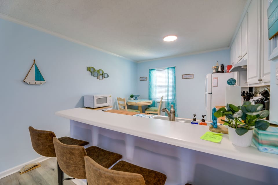 Kitchen | Coffee Maker | Toaster | Trash Bags & Paper Towels