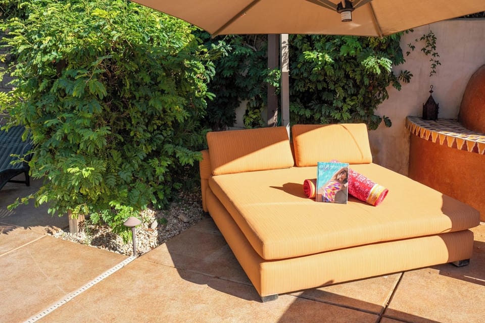 Plenty of lounge chairs poolside 