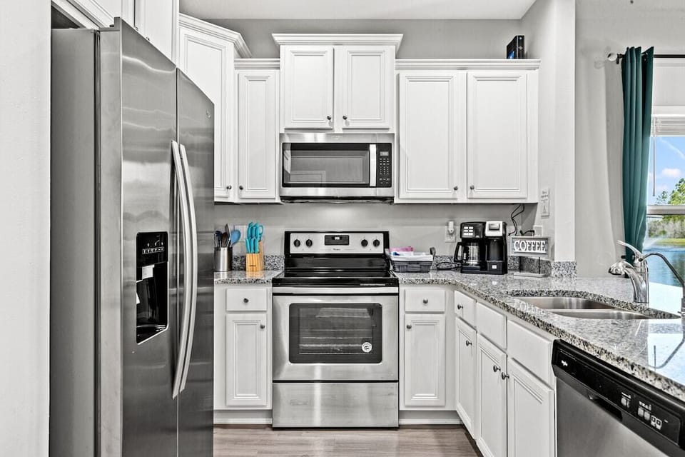 Fully Equipped Kitchen: Coffee station, air fryer, rice cooker