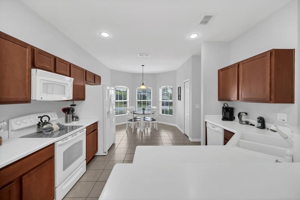 872SussexDr_05