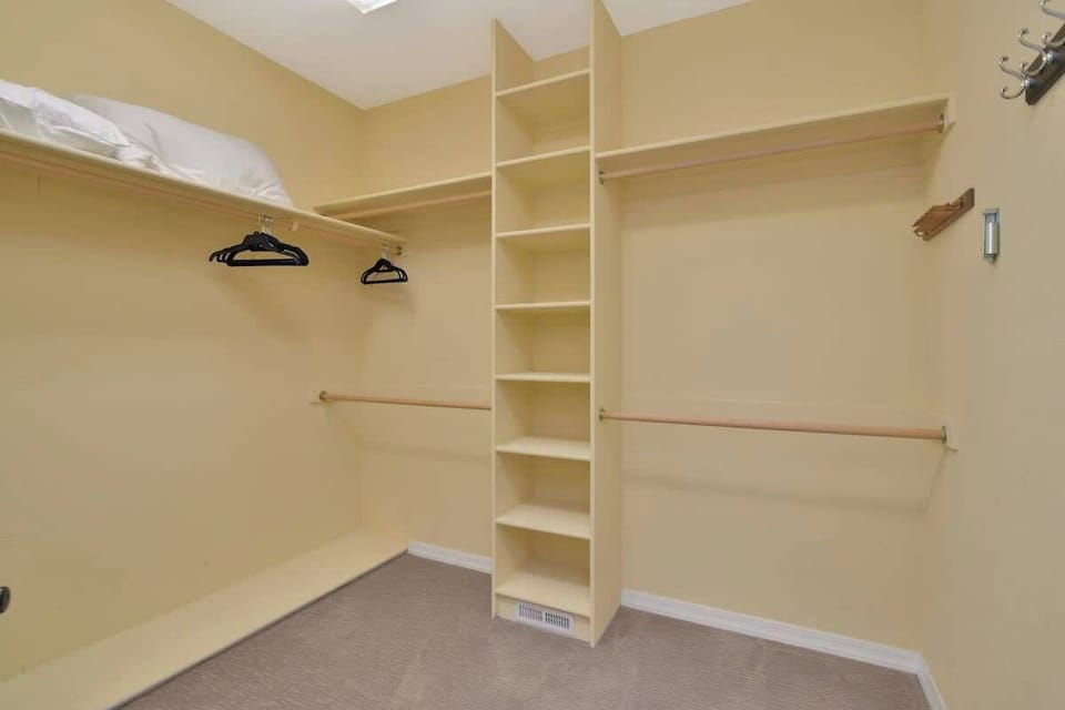 King 1 Closet 