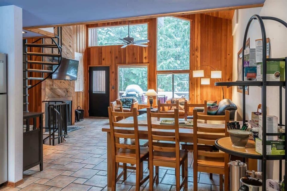 Dining Area Suitable for Six Guests