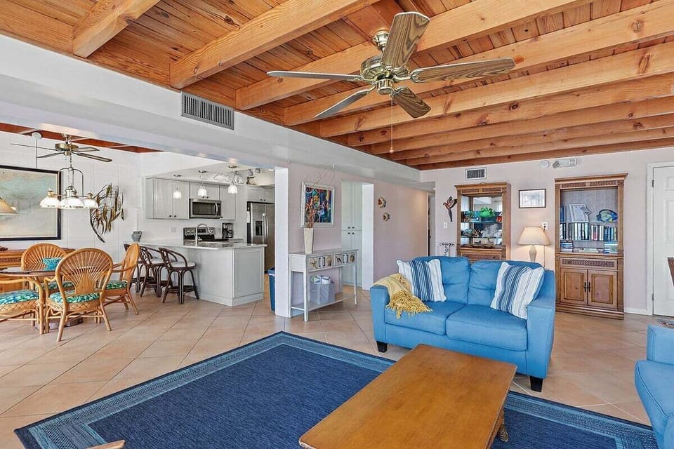 Warm wood ceilings and coastal décor create a relaxed Florida Keys atmosphere.