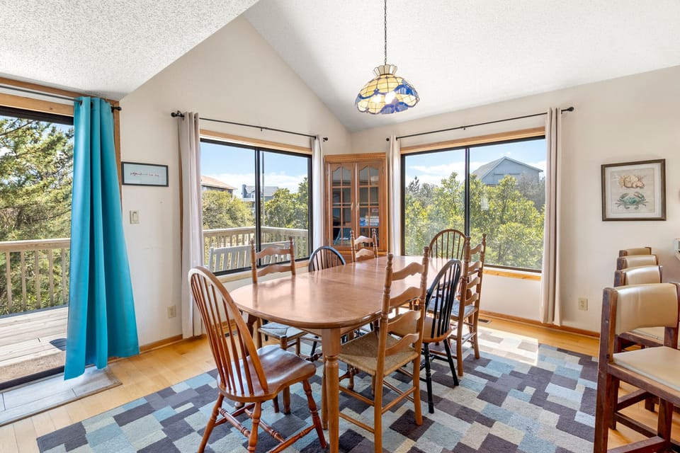 DU808: Brass Ring | Top Level Dining Area