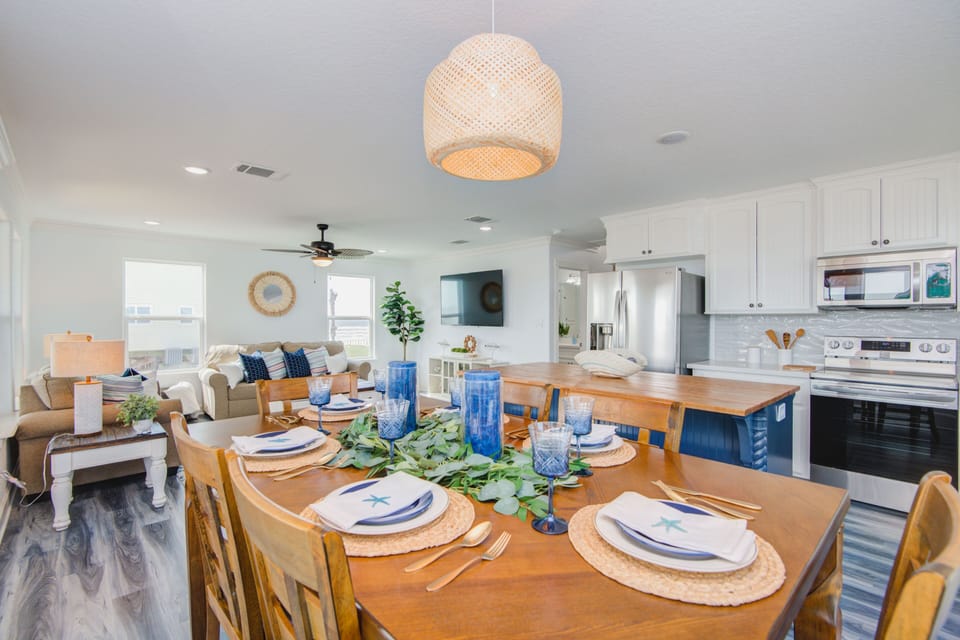 Dining Area - Seating For 6 - First Floor