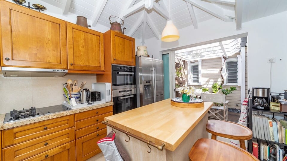 Kitchen & Dining Area
